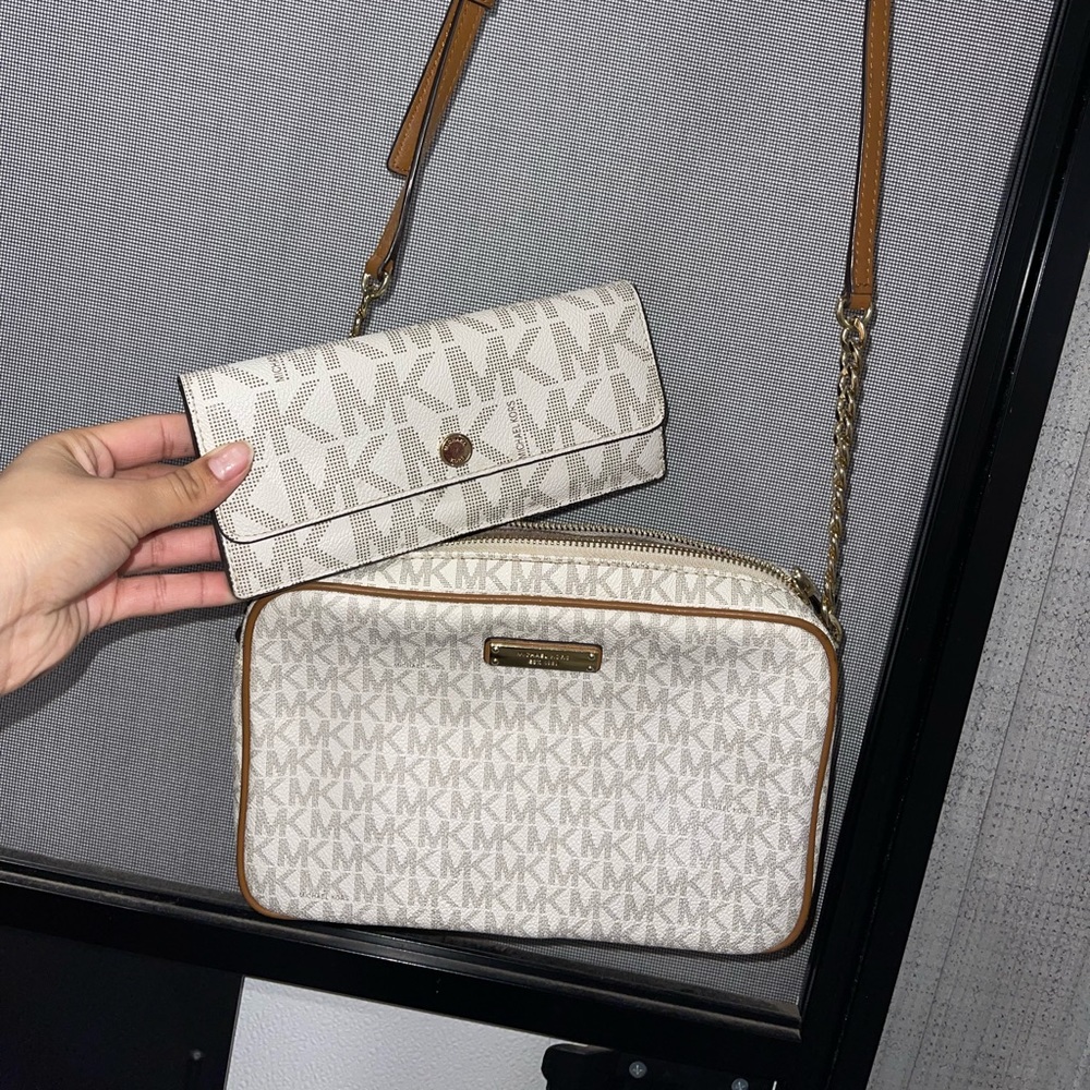 SOLD**Michael Kors Crossbody